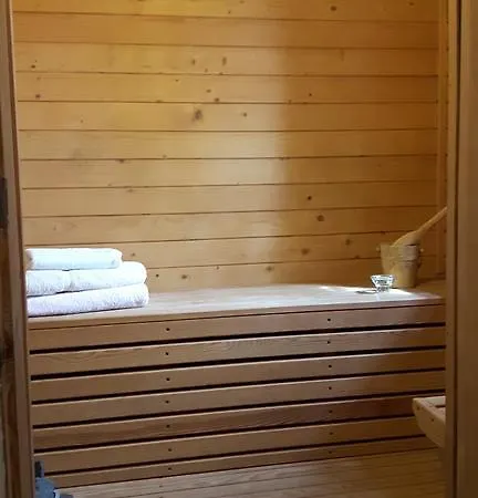 Daria Dworek Mysliwski Hotel 2*