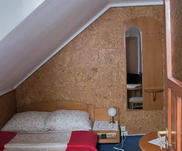 Daria Dworek Mysliwski وودج