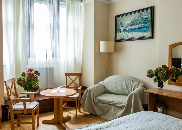 Daria Dworek Mysliwski 2*